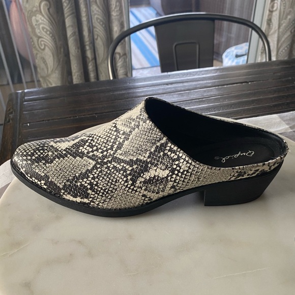 Qupid Snake Print Mule Clog NEW - Picture 4 of 9